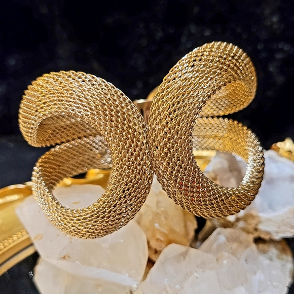 Vintage Jewelry - SOLD VINTAGE GOLD MESH HINGE CUFF BRACELET